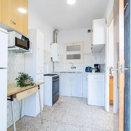 Basic Comfort Poeta Marquina 1º 2025 Appartement Roses
